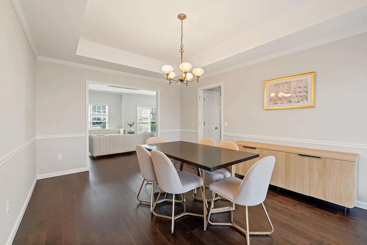 4 bed, 2.5 bath, 3424 sqft, $5,800 — Photo 3