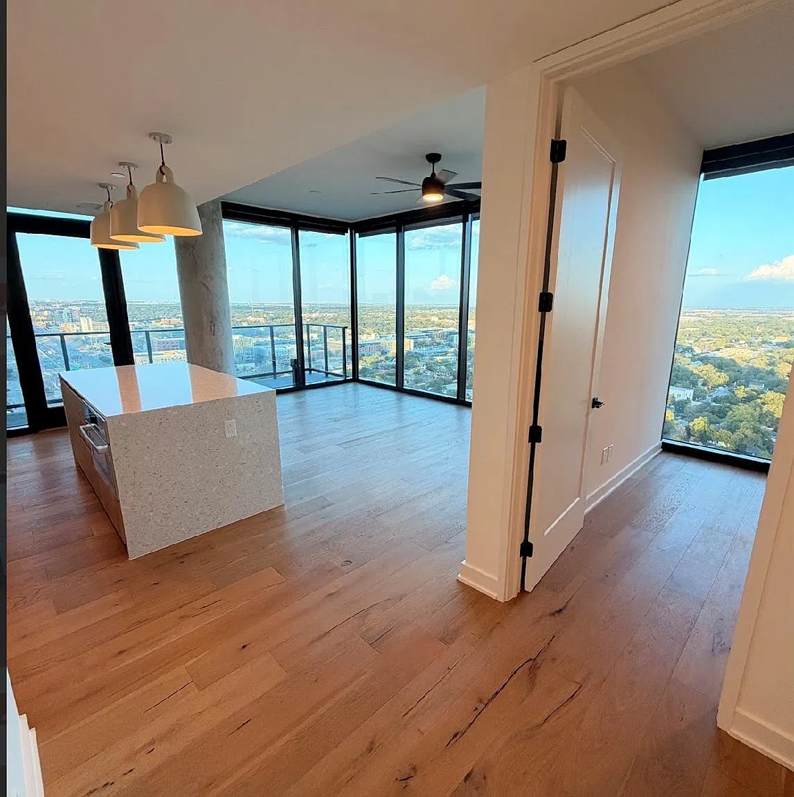 2 bed, 2.0 bath, 1176 sqft, $4,475 — Photo 2