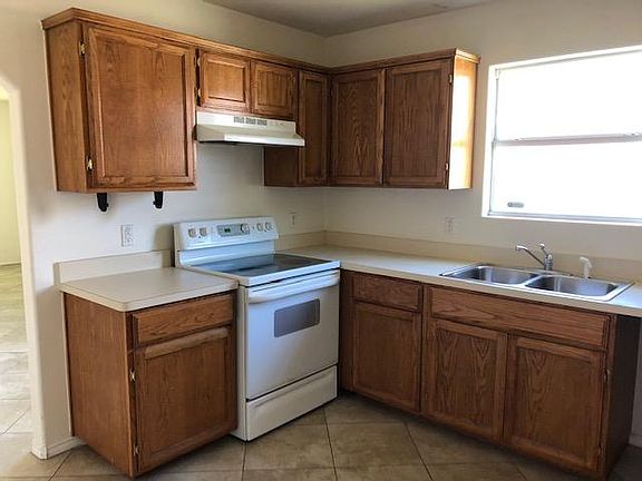 3rd image of 1827 Hannah Dr