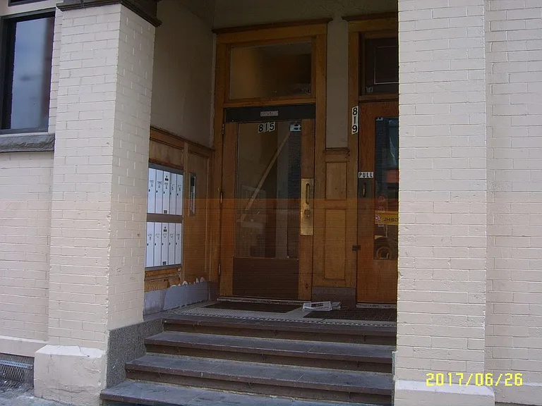 815 E Denny Way — Photo 10