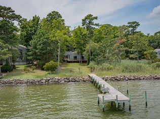 875 Clark Point Dr, White Stone, VA 22578