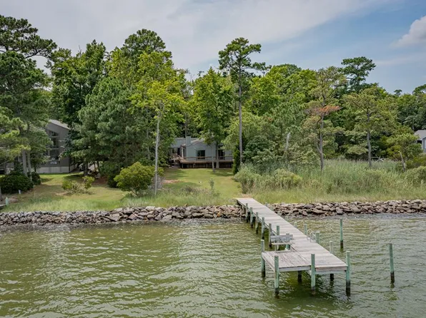 875 Clark Point Dr, White Stone, VA 22578