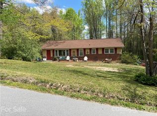 133 Glenwood Rd, Hendersonville, NC 28791