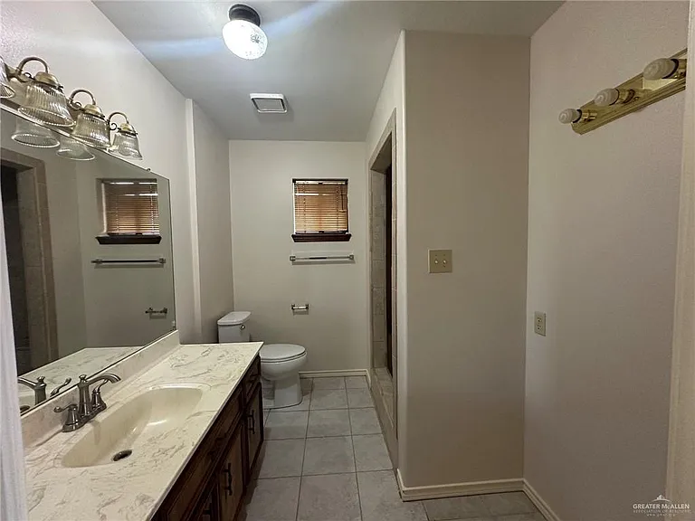 1200 S Gumwood St — Photo 19
