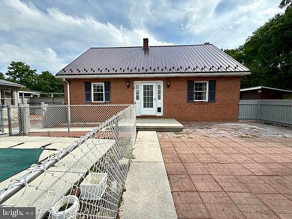 2nd image of 2469 Woodbury Pike