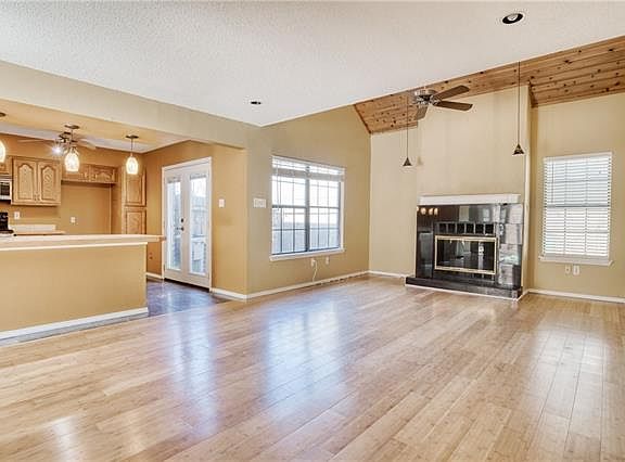 4th image of 1500 W Esplanade Ave APT 24B