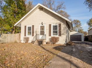 1215 E 27th St, Des Moines, IA 50317