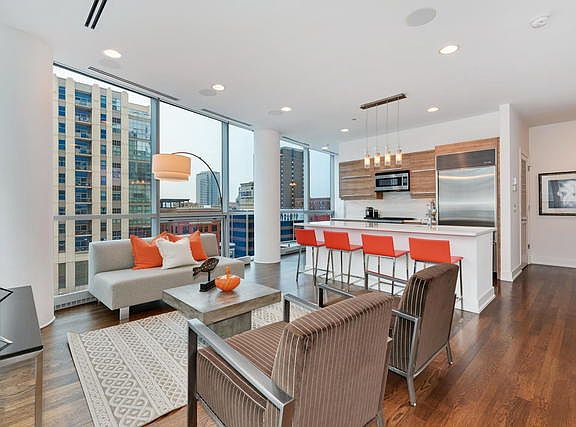 5th image of 110 W Superior St #802