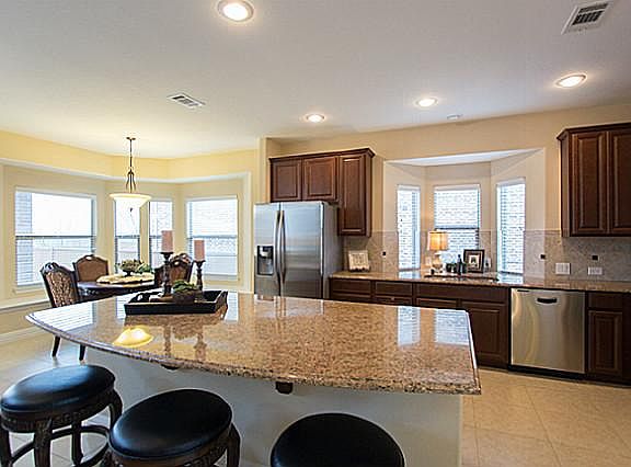 5th image of 313 Parkhaven Dr