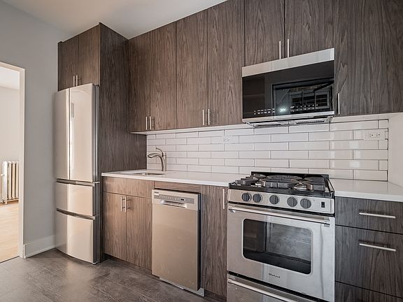 2nd image of 2450-58 W Wilson Ave #997261