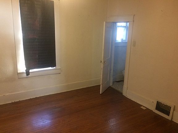 3rd image of 606 Pleasant Ct