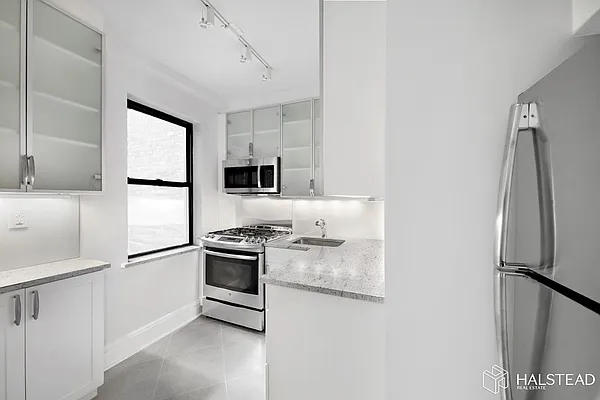 Rented by Halstead Real Estate | media 124