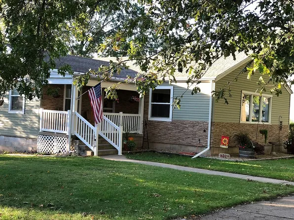 1421 F St, Fairbury, NE 68352