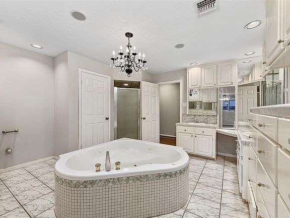 5th image of 400 W Texas Ave APT 4