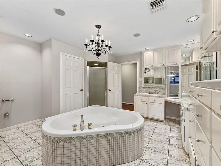 400 W Texas Ave #4 — Photo 5