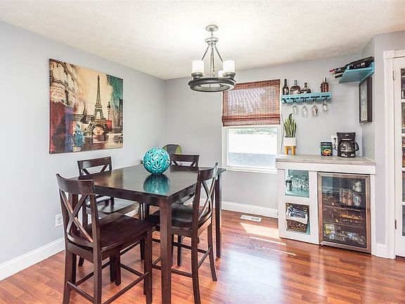 5th image of 10 Fairlawn Cir