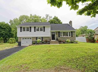 24 Bellaire Dr, Schenectady, NY 12302