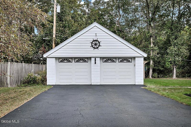 5th image of 10 Kenworth Avenue