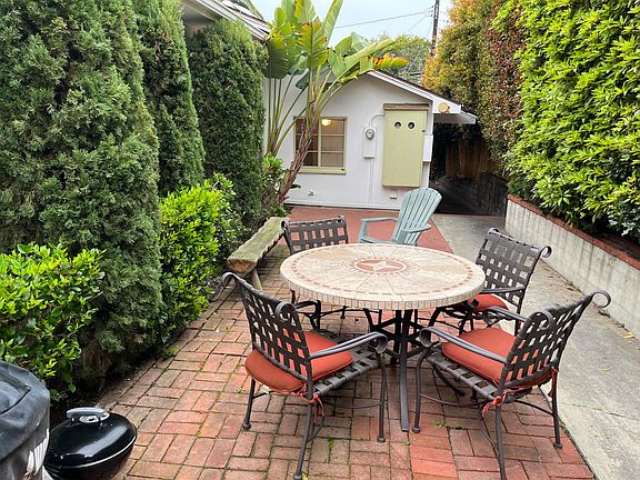 5th image of 204 Barranca Ave