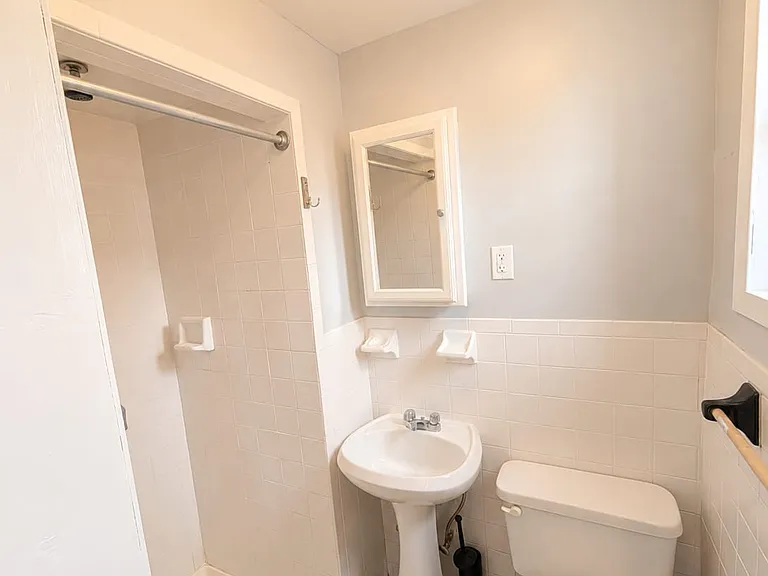 91 E 38th St #1 — Photo 7