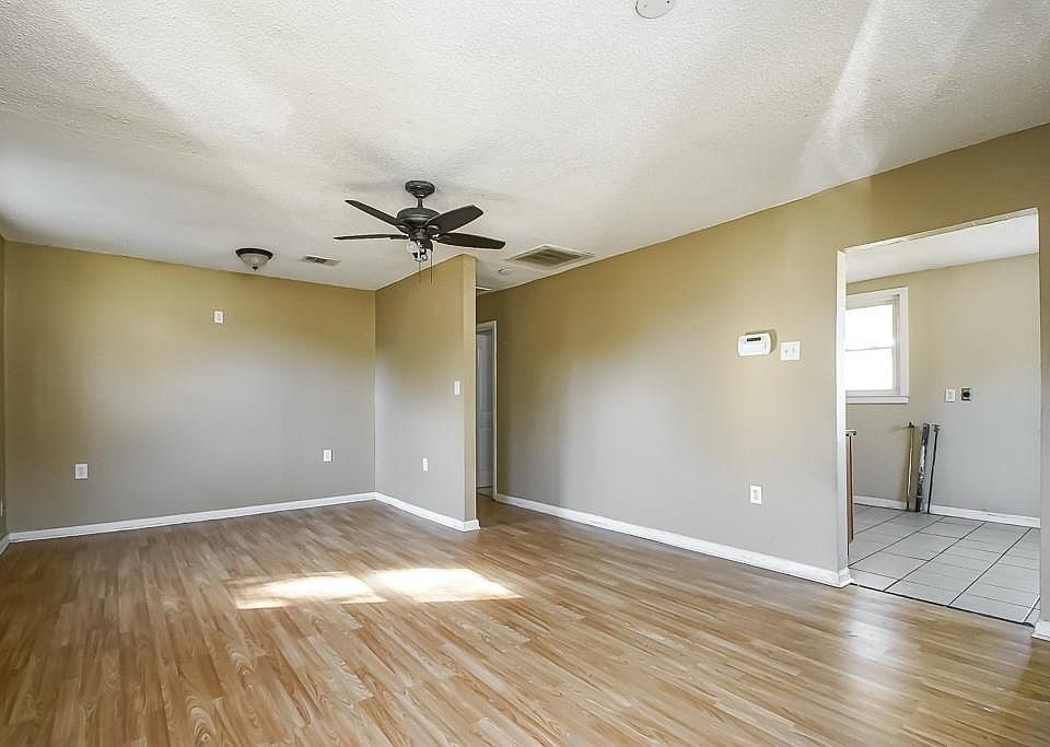 1st image of 1421 Shirley Dr