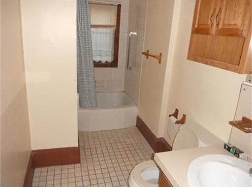 5th image of 108 Winslow Ave #1