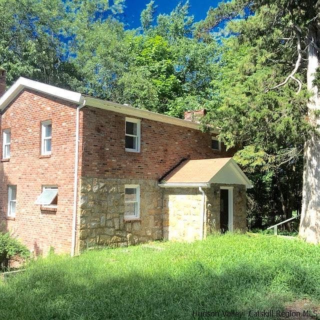 1st image of 25 Church Ln