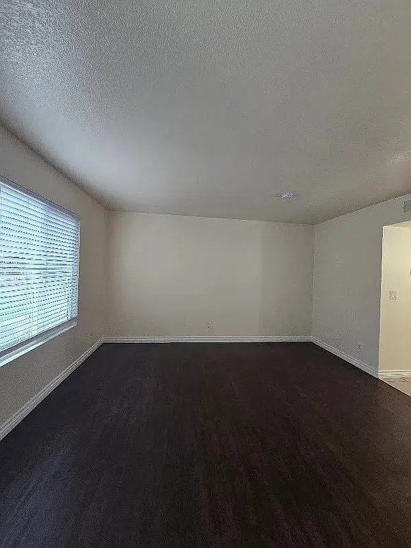 2 bed, 2.0 bath, 968 sqft, $1,214 — Photo 2