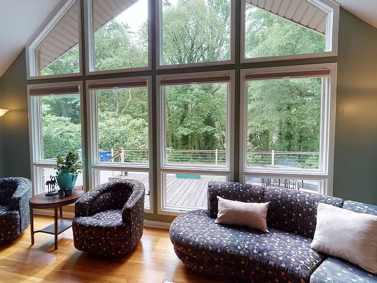 300 Holly Dr — Photo 3