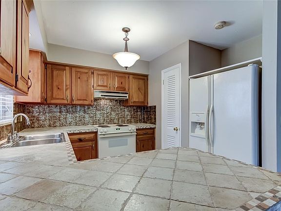 3rd image of N 4106 Tampania Ave