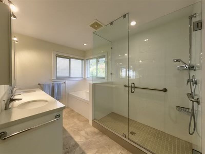 West Vancouver Apartment for rent - 4 Bedrooms — photo 8