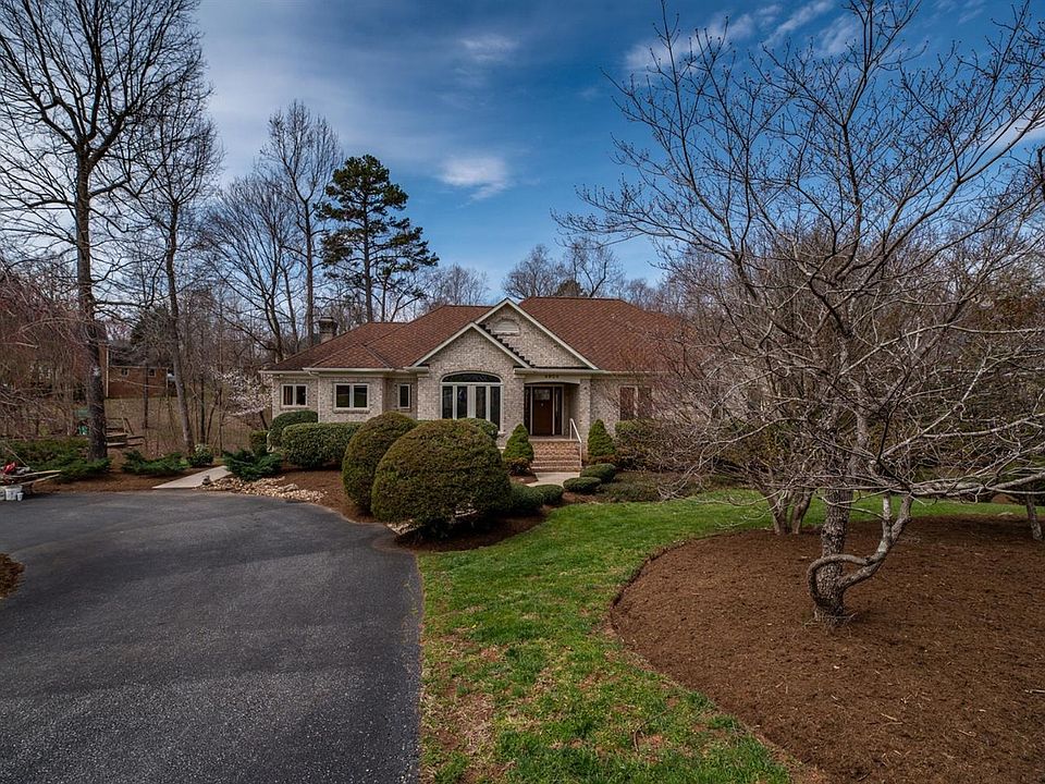 1st image of 4904 Mountain Laurel Dr