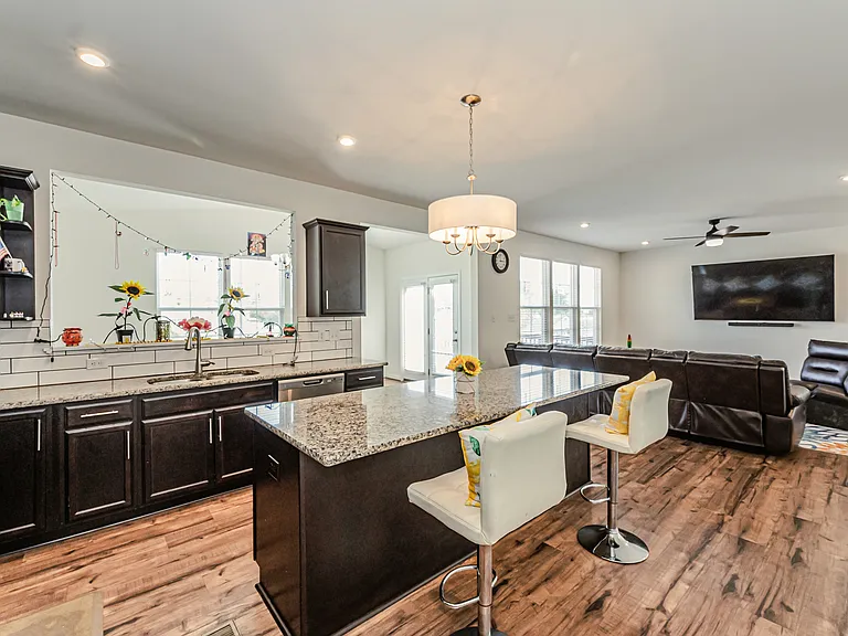 8105 Lyman Ct — Photo 15