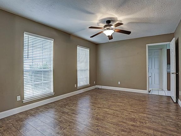 2nd image of 3526 Hill Springs Dr