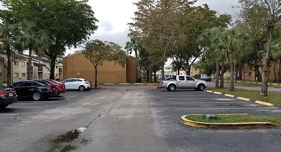Exterior Neighborhood (street photo)
