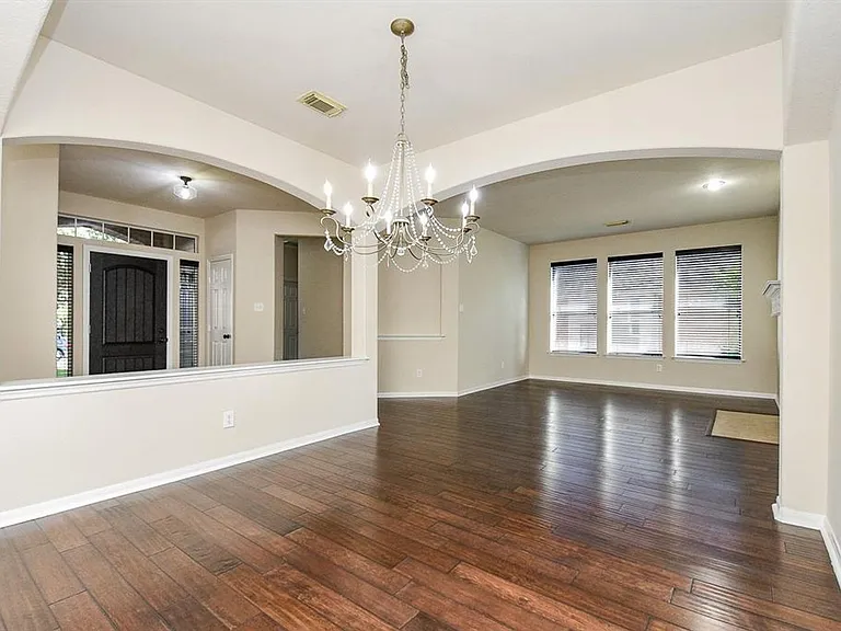 9135 Edgeloch Dr — Photo 5