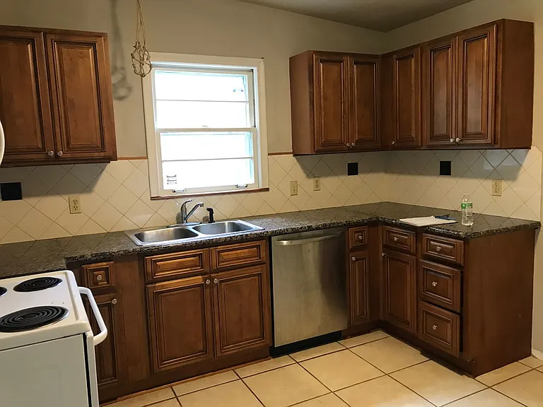 1406 Atkamire Dr — Photo 3