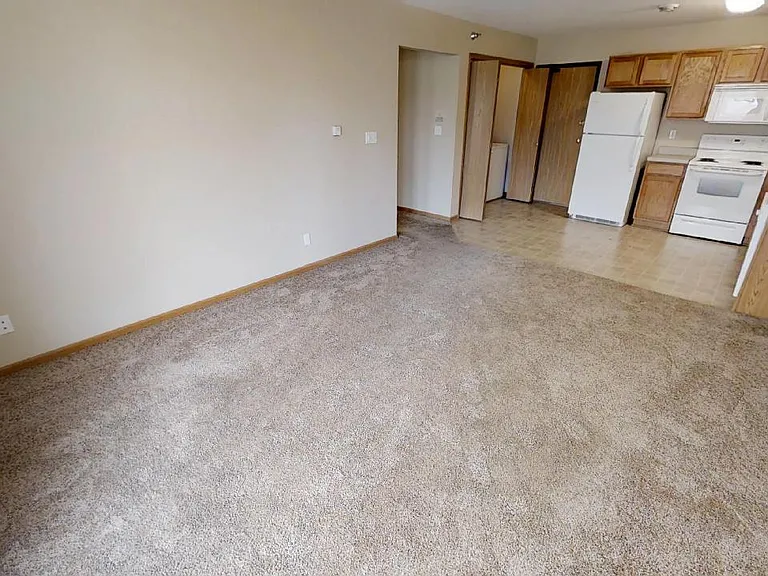 1327 Walton Dr — Photo 2