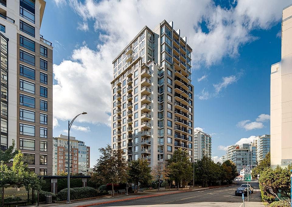 1st image of 751 Fairfield Rd #205