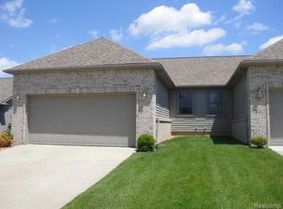 174 Creekwood Cir, Linden, MI