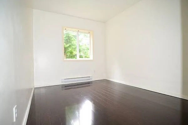 877 Admirals Rd — Photo 3