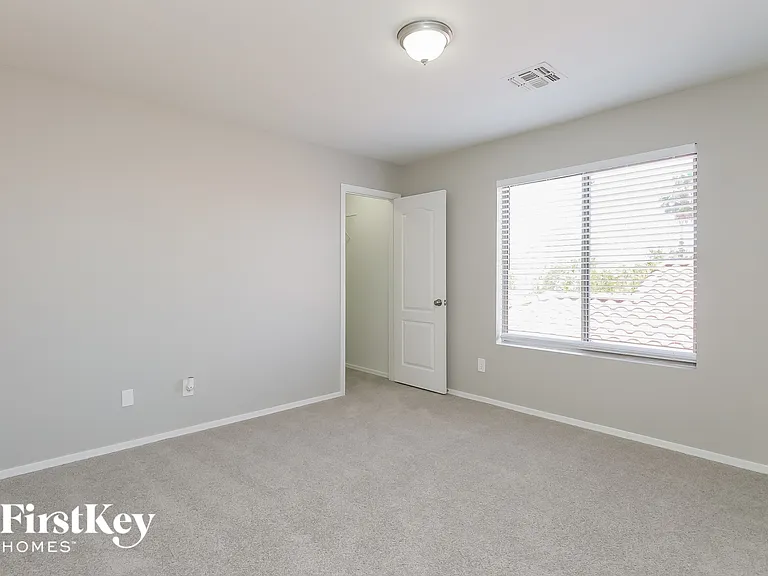 751 E Drifter Pl — Photo 10