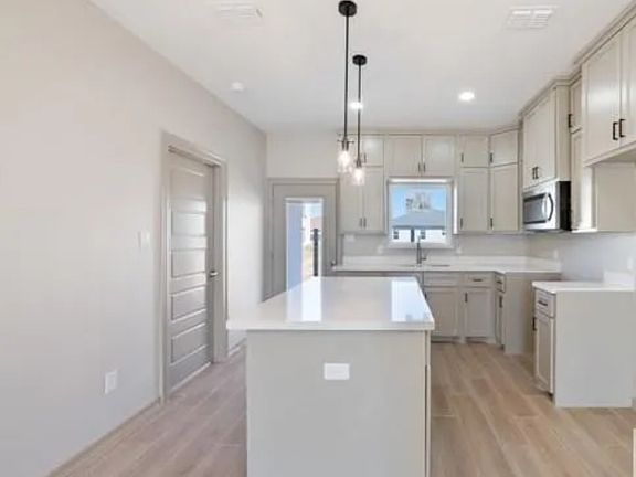 5th image of 1004 Gabriella St #A