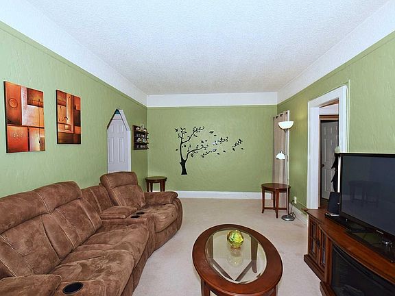 4th image of 715 School St