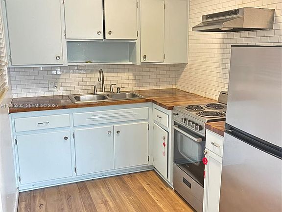 4th image of 2951 SW 23rd St #2
