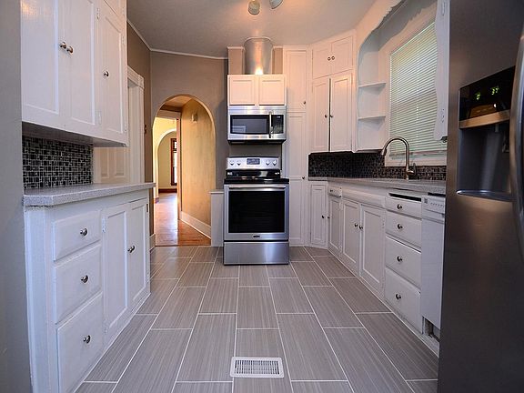2nd image of 821 Turner Blvd