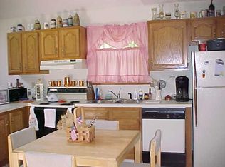 131 Fawn Lake Dr, Hawley, PA 18428
