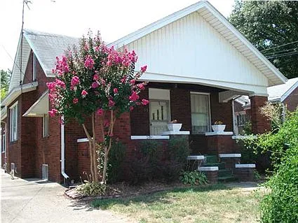 855 E Riverside Dr photo 1