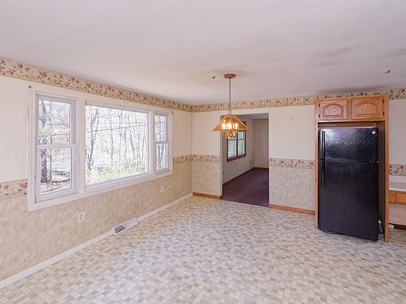 3rd image of 713 Bridge St