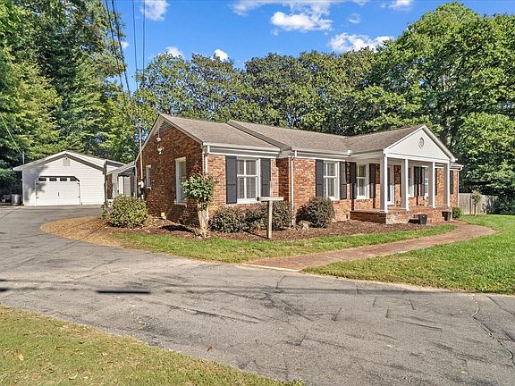 2nd image of 1501 Elaine Way